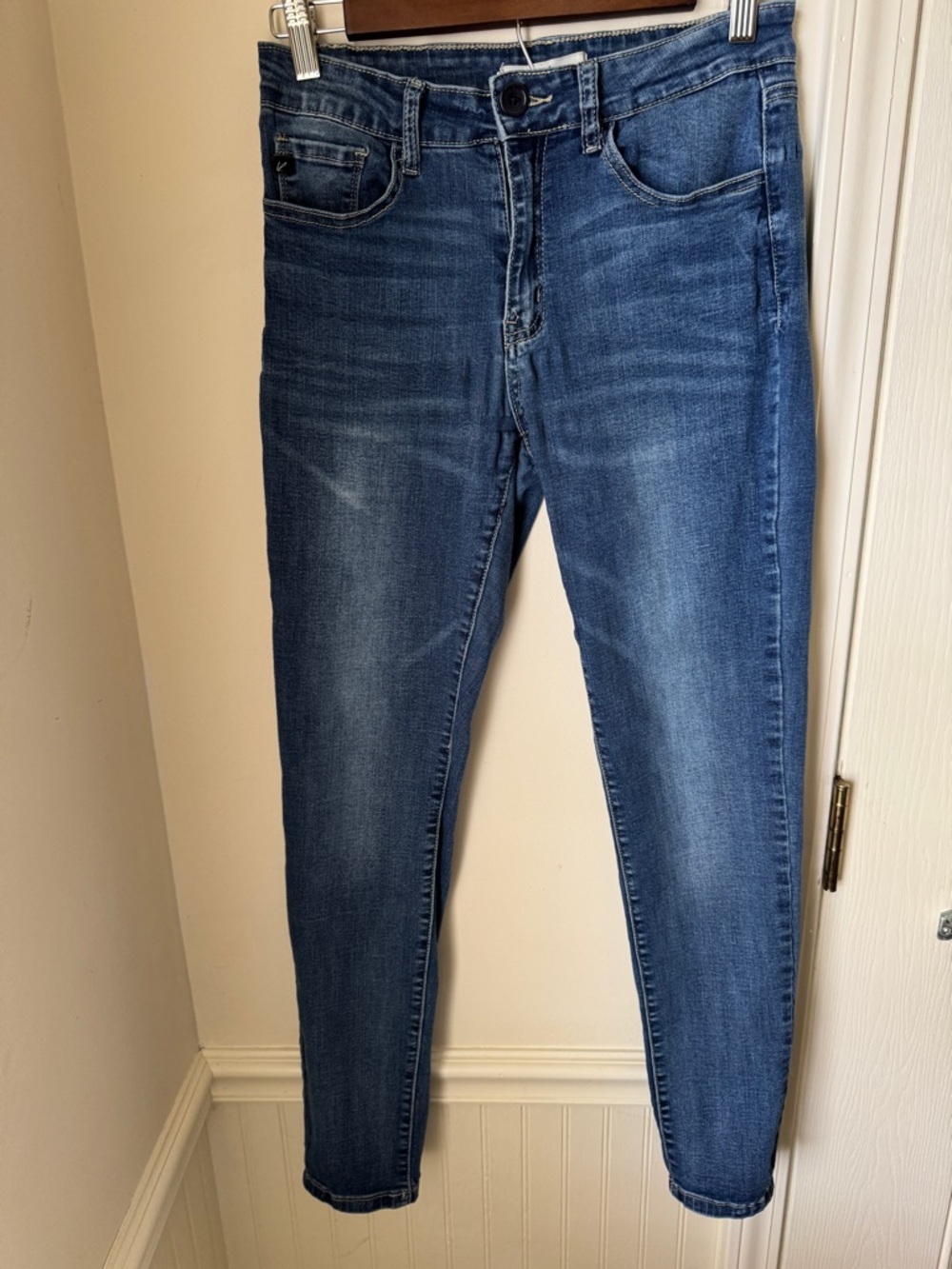 KanCan Women's Skinny Jeans in Medium‎ Blue Wash Size 28